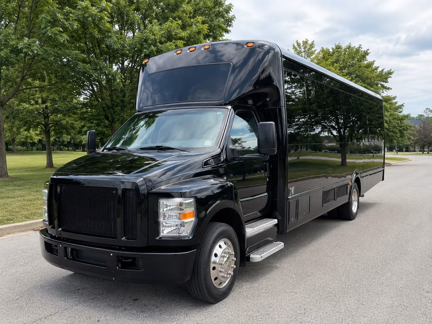 book a wine tour bus rental for groups heading to mount dora and the 429 corridor