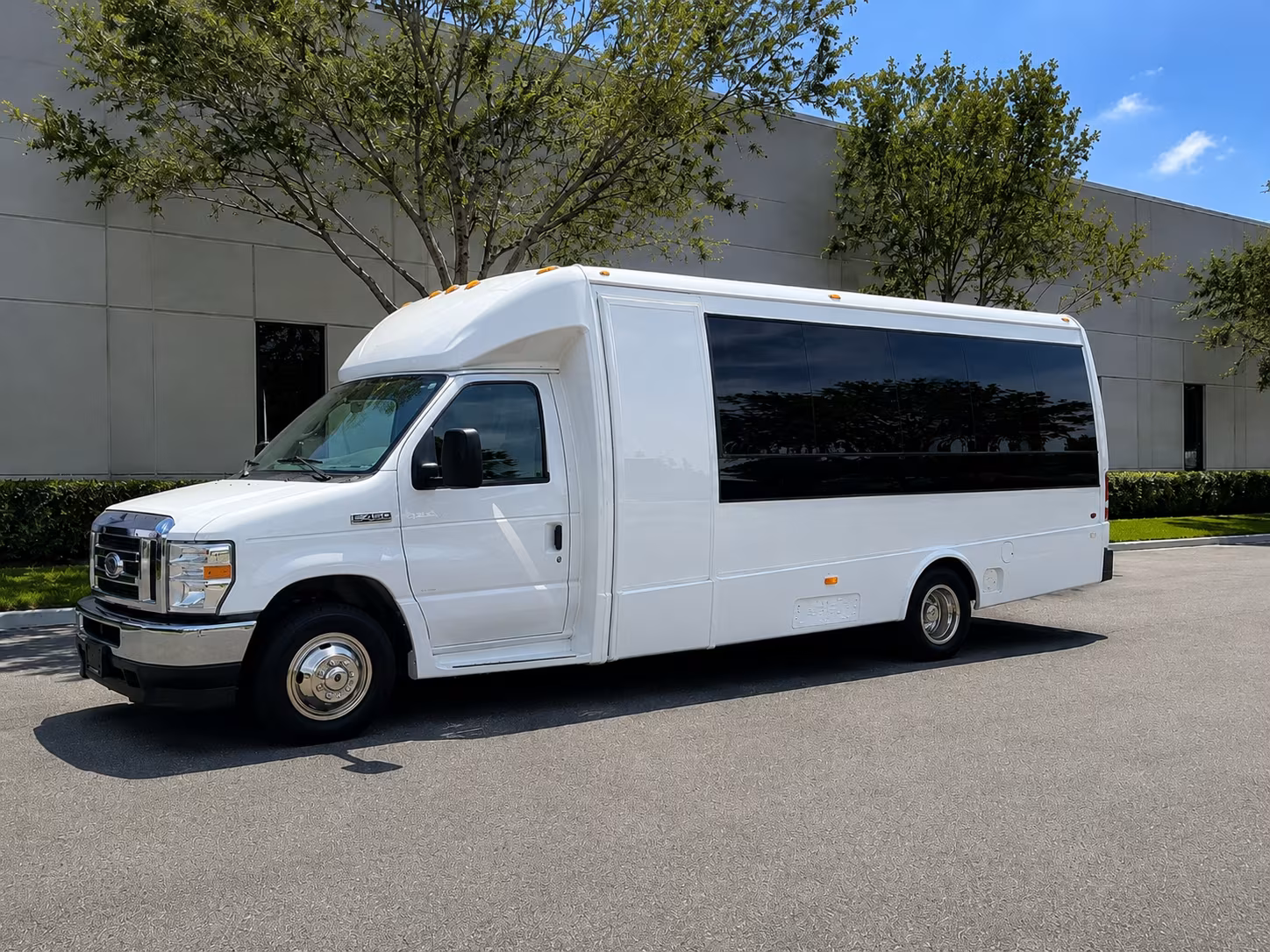 charter buses for trade shows and multi day conference shuttles